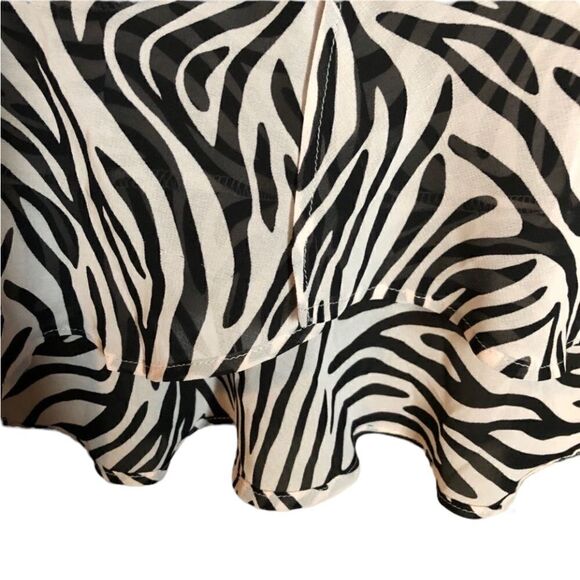 Victoria’s Secret zebra patterned blouse‎ - Picture 10 of 11